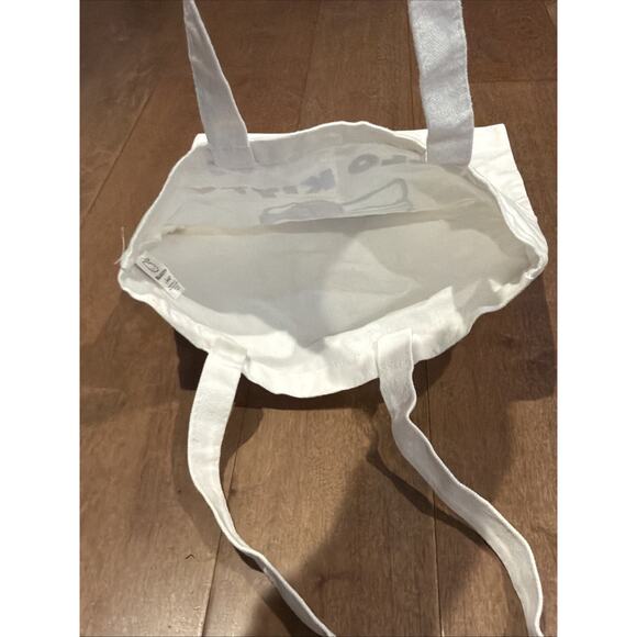 Hello Kitty X Sacramento Kings Limited EdTote Bag Hello Kitty Day Exclusive - Picture 3 of 3